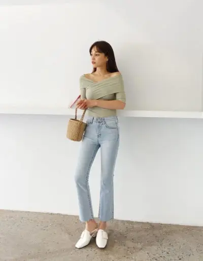 Hay diện áo trễ vai băng quấn kết hợp cùng Jeans cũng xinh lắm đó