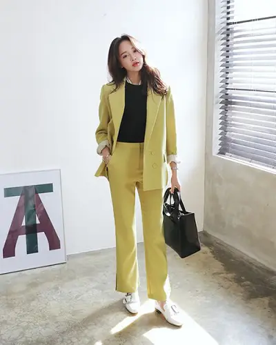 Blazer đơn sắc được ưa chuộng trong năm nay