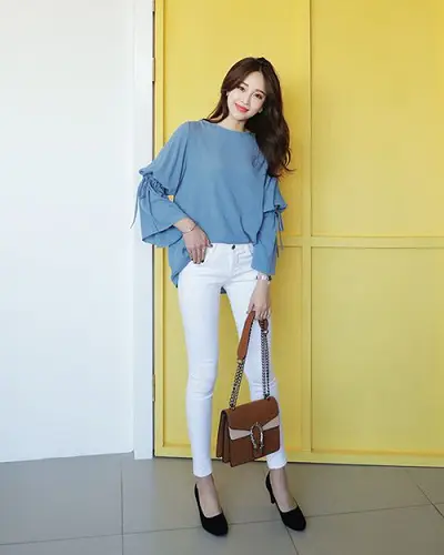 Áo blouse đơn sắc cũng hack dáng dễ dàng cho chị em mặc cùng quần jean