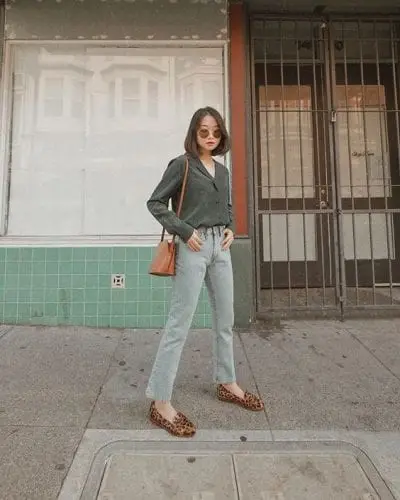 Quần jeans Ulzzang mix cùng áo sơ mi tay dài