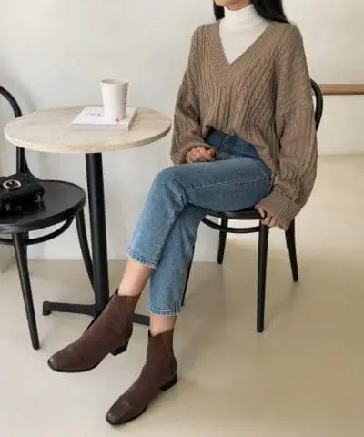 Cách phối áo len cổ lọ cùng với áo sweater - Ảnh 1