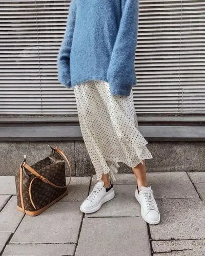 Áo sweater + Chân váy midi: Ảnh 3