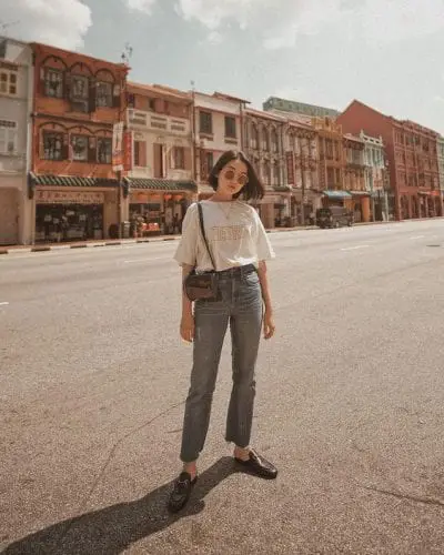 Quần jeans Ulzzang mặc cùng áo phông trắng