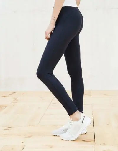 Quần Legging bó sát, co giãn phù hợp với nhiều hoạt động trong ngày của các cô gái