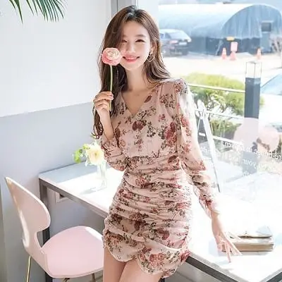 Váy ngắn ôm body hoạ tiết hoa